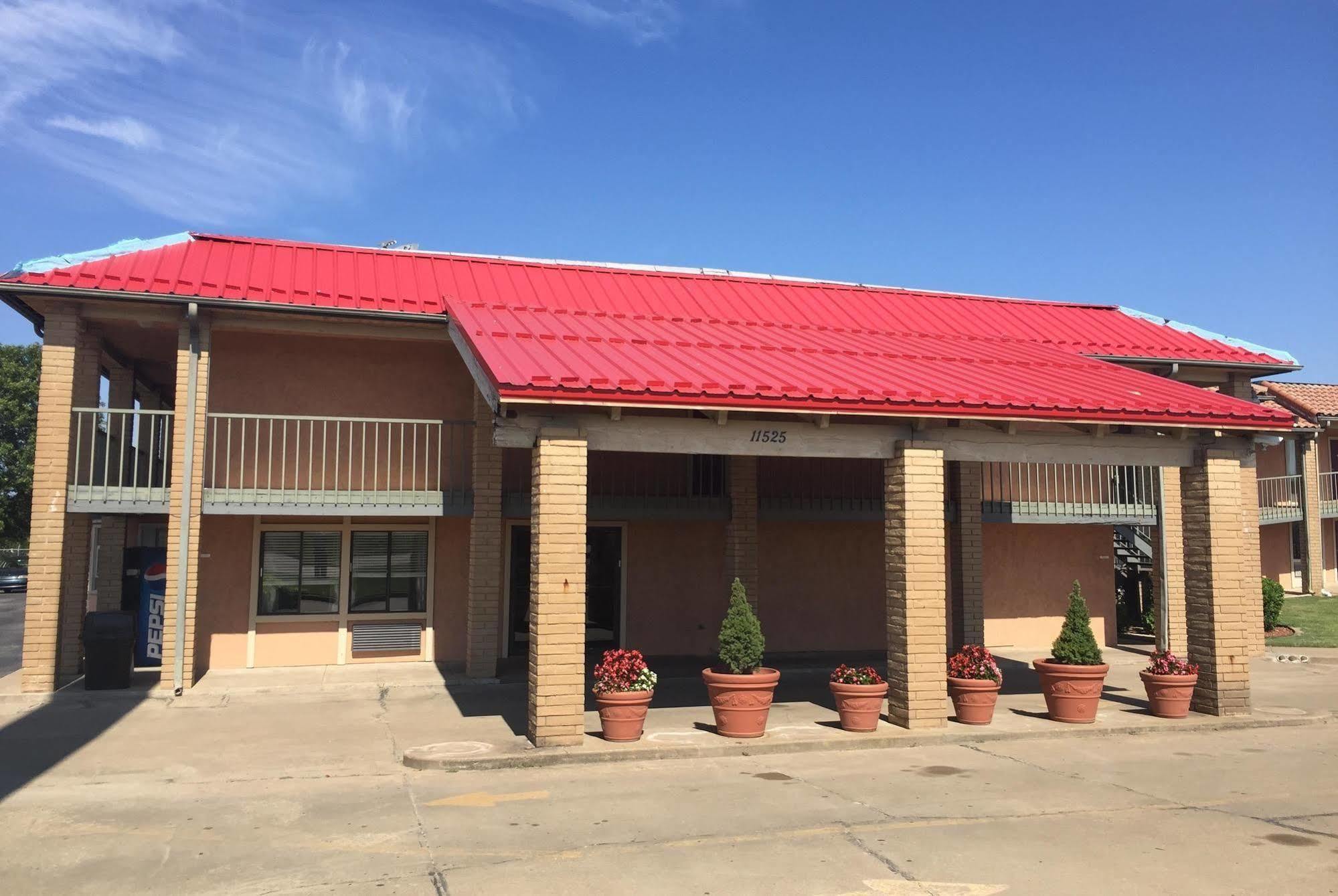 Travelodge By Wyndham Tulsa Exterior foto